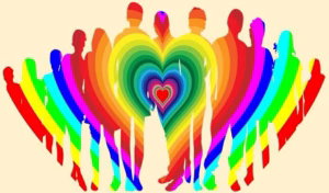 Buntes Logo: Silhouetten von Menschen in Regenbogenfarben stehen nebeneinander. In der Mitte formen die Farben ein großes Herz mit einem kleineren Herz darin – Symbol für Vielfalt, Zusammenhalt und queeres Leben. Logo des Teams von Queer Verden.“